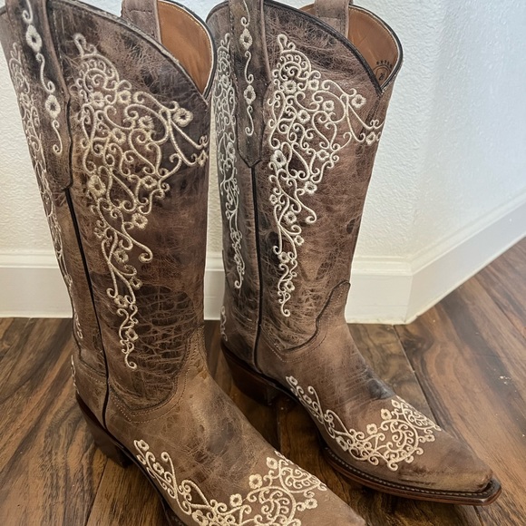 Cowboy boots for women; Size 9; leather with stitching;New in box - Picture 4 of 8